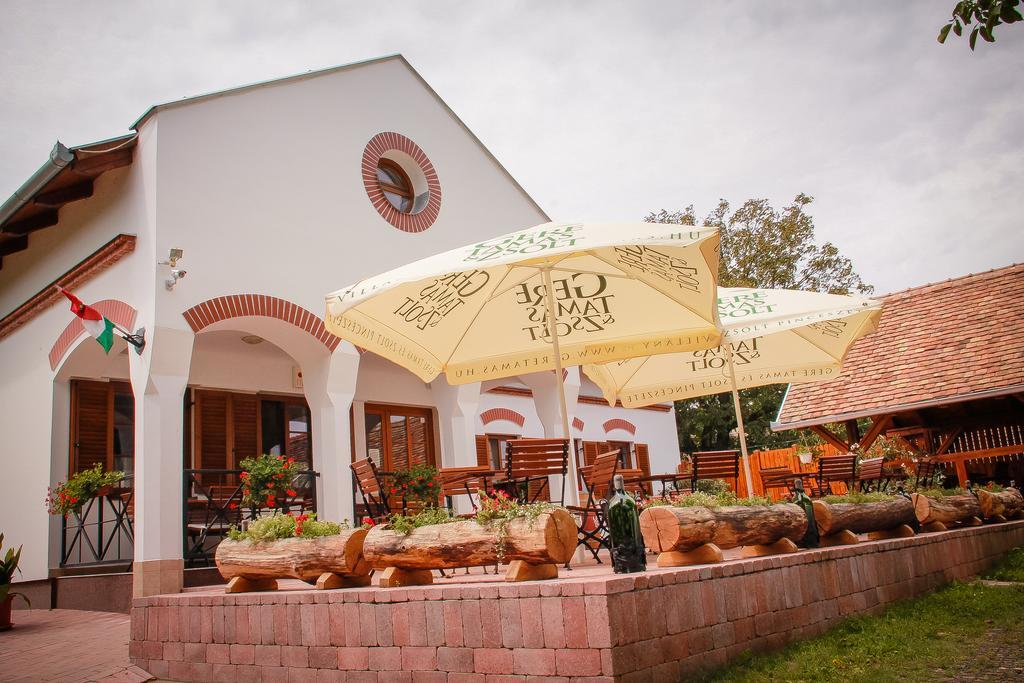 Bed and Breakfast Diófa Panzió Villány Exterior foto